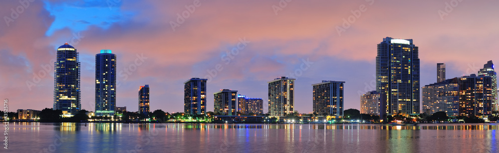 Fototapeta premium Miami night scene