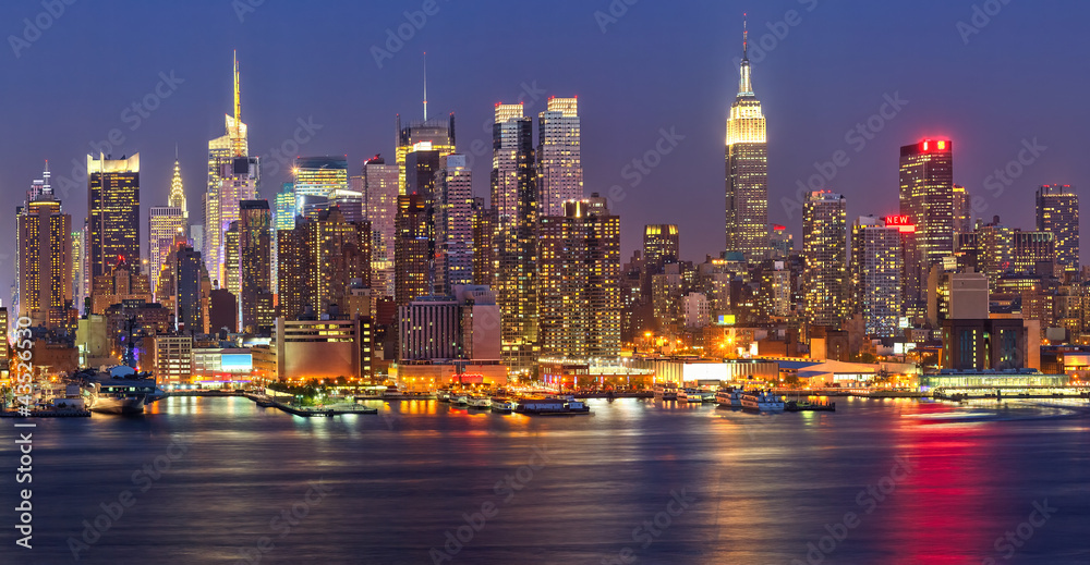 Fototapeta premium Manhattan nocą