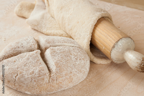 wholemeal dough with rolling pin