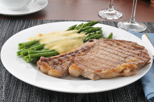 Fototapeta Naklejka Na Ścianę i Meble -  Grilled rib steak and asparagus