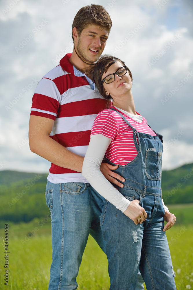 Obraz premium romantic young couple in love together outdoor