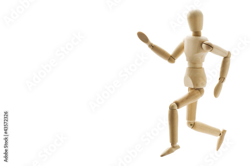 走る木製の人形
