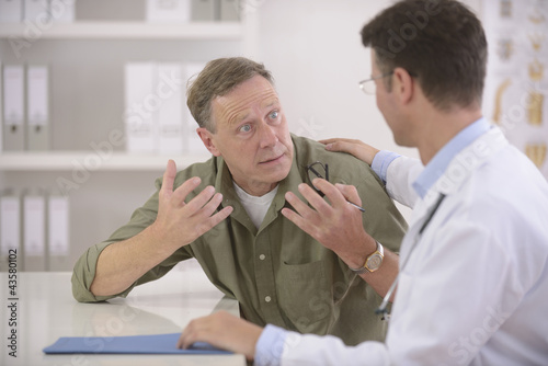Fotografie Doctor talking to frightened patient