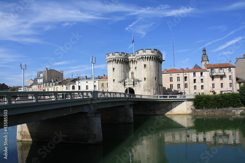 Pont et tour chaussée verdun meuse 55 lorraine