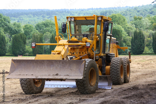 Véhicule niveleuse chantier travaux publics