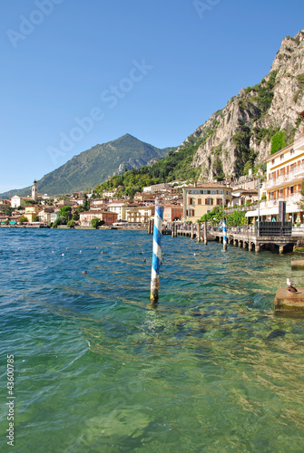 der beliebte Touristenort Limone sul Garda am Gardasee © travelpeter