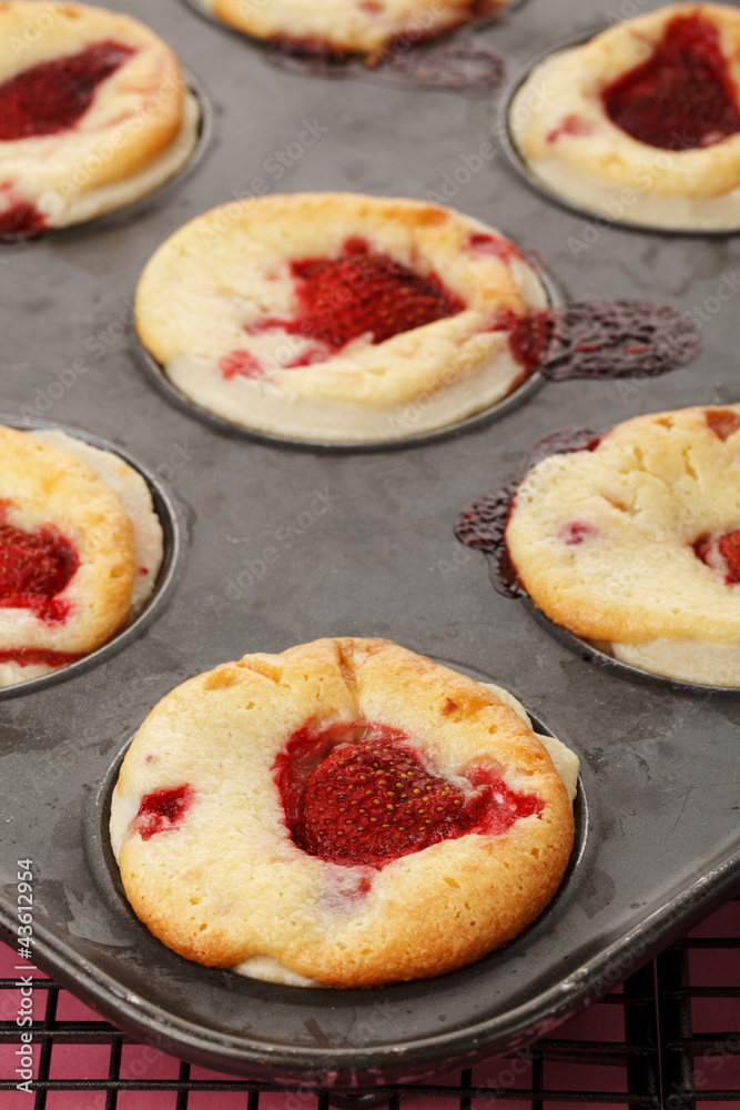 Strawberry and white chocolate cakes