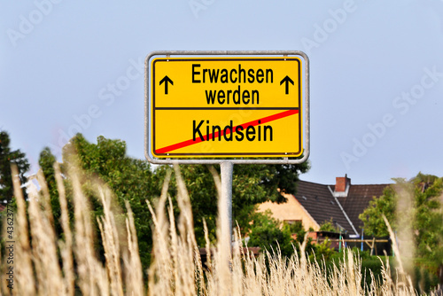 Erwachsen werden kindsein photo