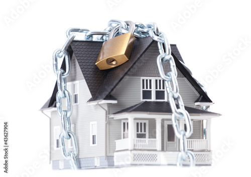 Vászonkép Real estate concept - chain with lock around the house model