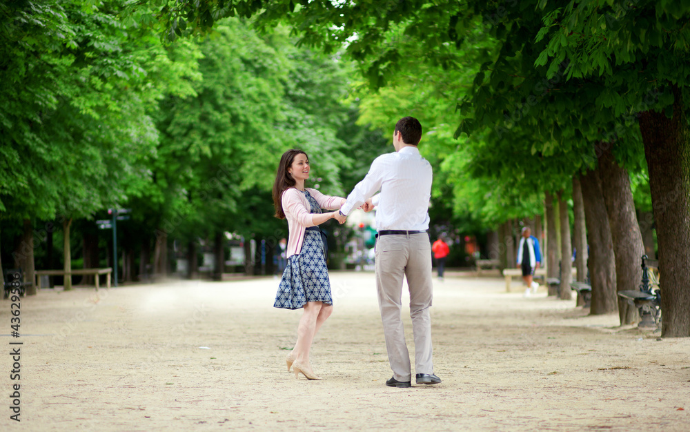 Dating couple n Luxembourg garden of Paris