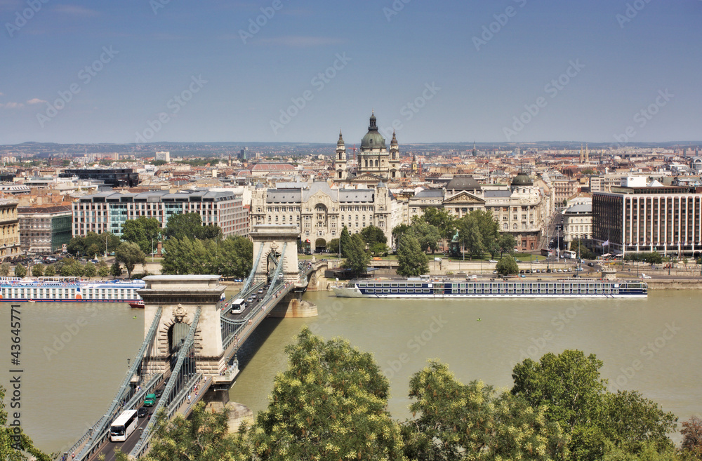 A view of a chain bridge and St. Stephen's Basilica