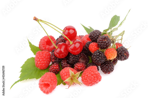 Fototapeta Naklejka Na Ścianę i Meble -  Sweet fresh raspberry fruit with cherry