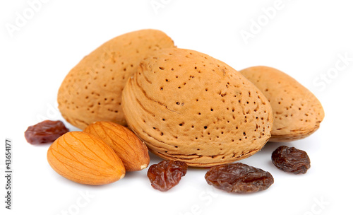 Almonds with raisin