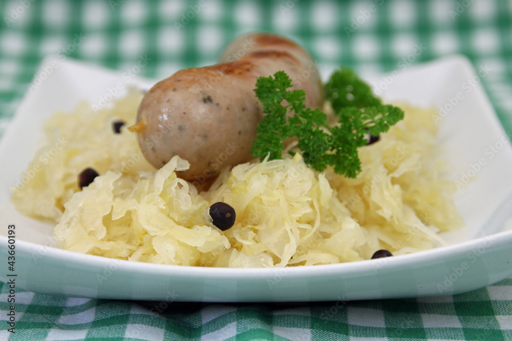 Bratwürstl mit Sauerkraut Bratwürstl mit Sauerkraut