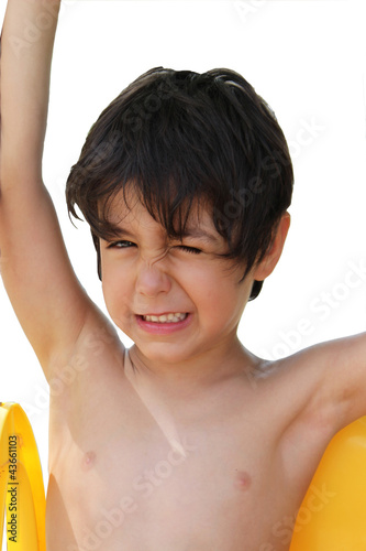 Bambino che scherza