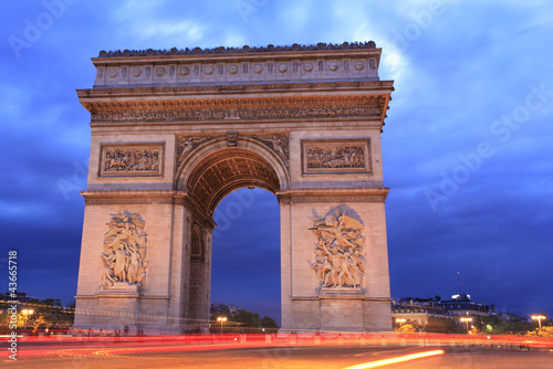 Arc de Triomphe at dusk  Paris  France