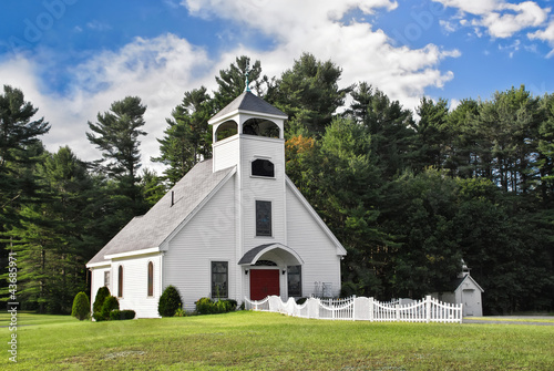 Canvas Print White chapel in New England