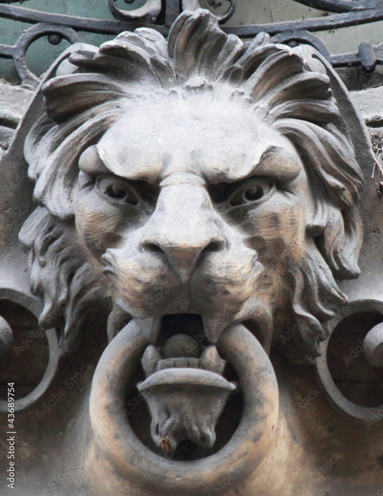 sculpture of a lion as a symbol of strength