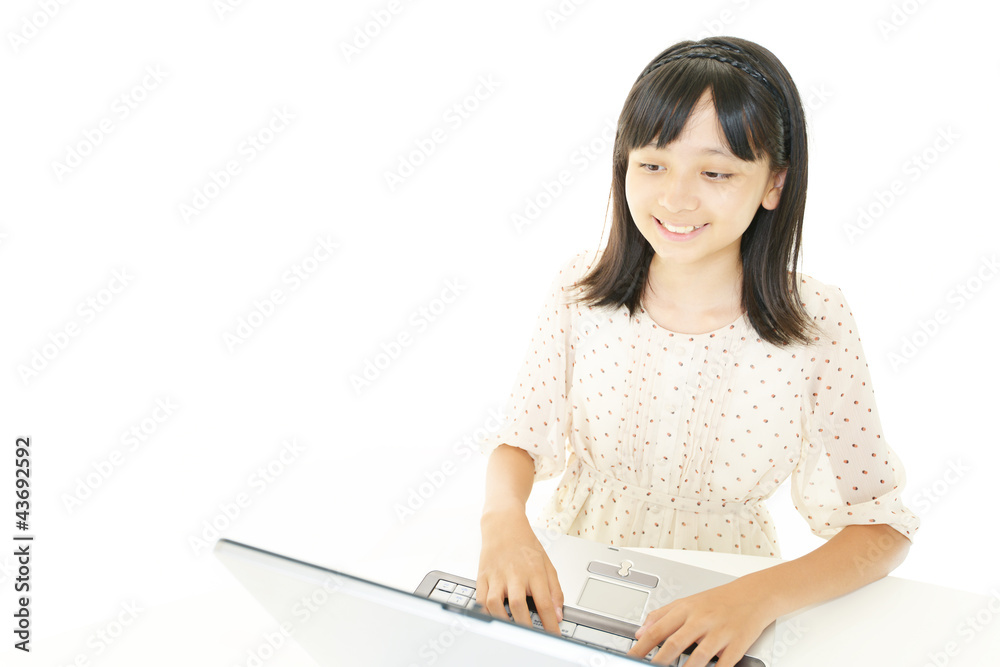 パソコン教室に通う女の子 パソコン教室に通う女の子