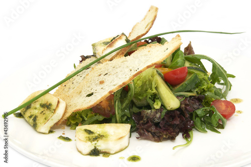 салат из овощей мяса и сыра