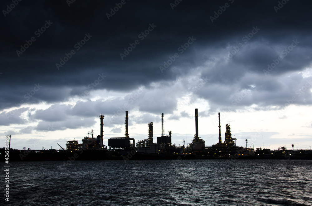 Naklejka premium Heavy rain at Oil Refinery