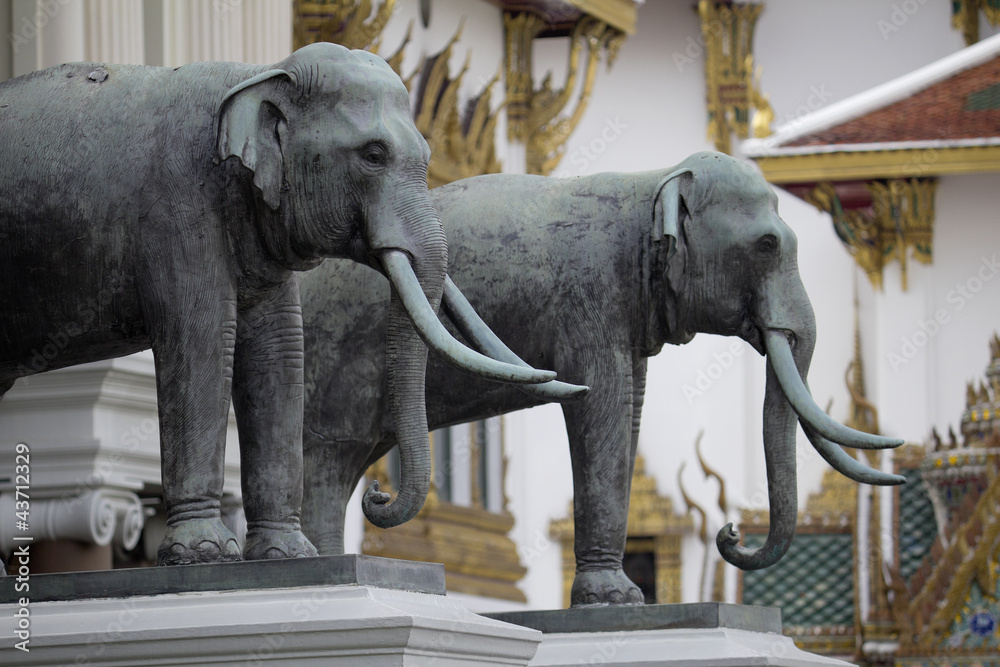 Fototapeta premium Elefanten Königspalast Phra Kaeo
