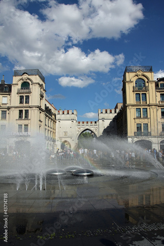 Karlsplatz München mit Brunnen