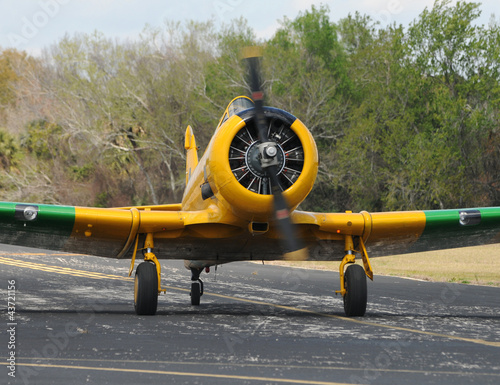 propeller airplane photo