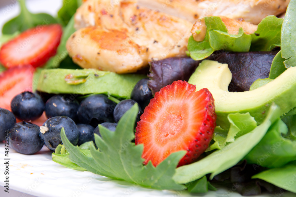 Lettuce salad with fruit