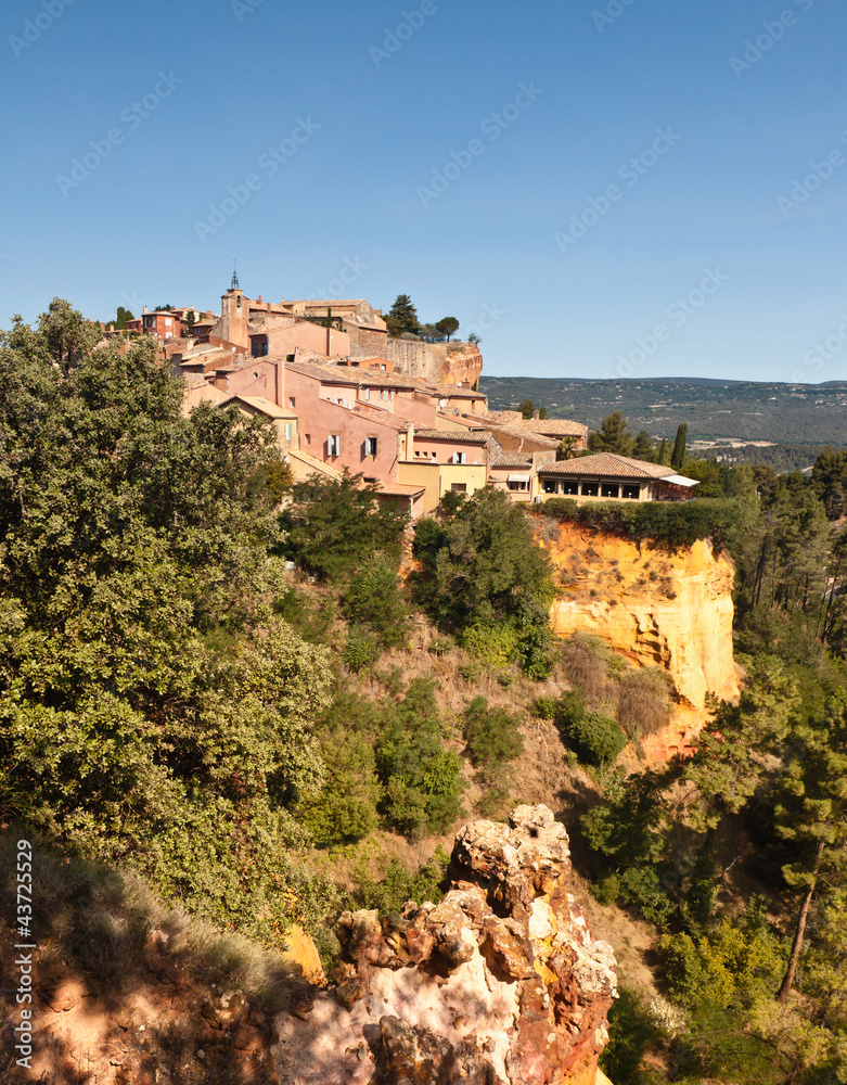 Fototapeta premium Th hill top village of Roussillion