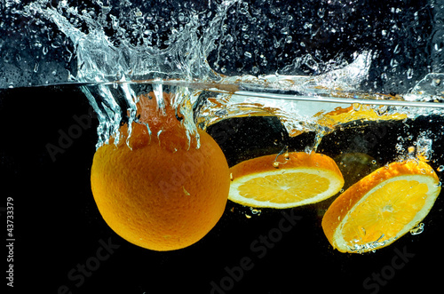 Fototapeta Naklejka Na Ścianę i Meble -  Orange Fruit Splash on water