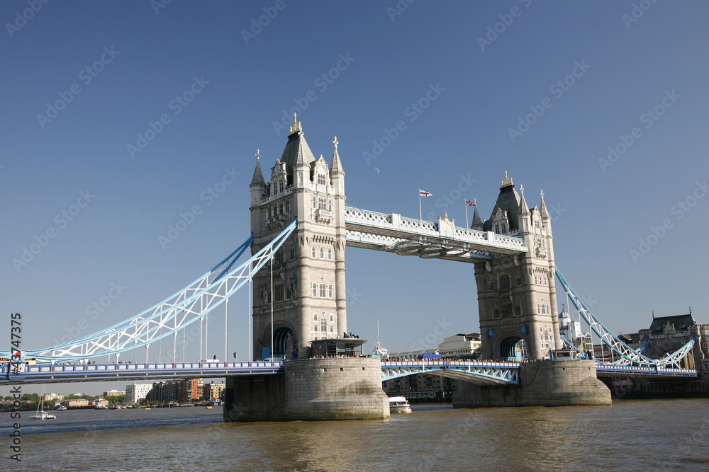 Obraz premium Tower Bridge, lifted.