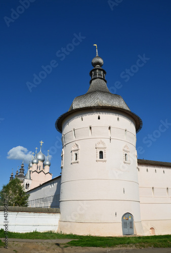 Оборонительная башня стены Ростовского кремля.