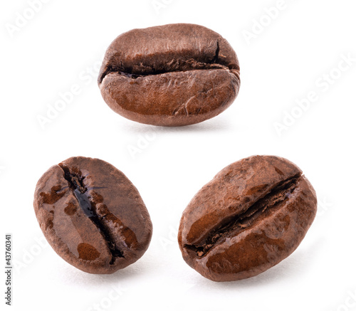 Coffee beans, macro, isolated on white, with clipping paths