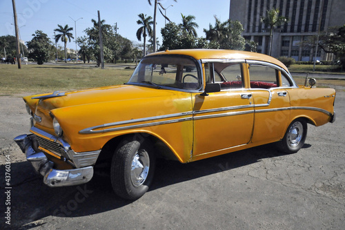 Auto jaune