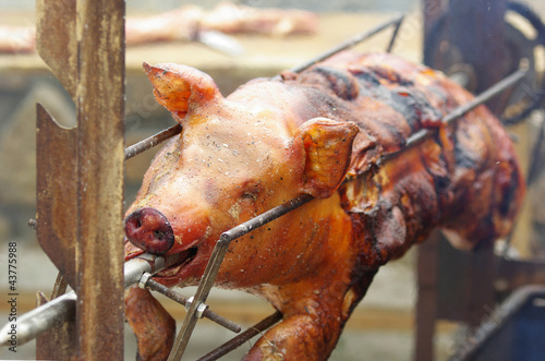 Valokuva Cochon grillé à la broche