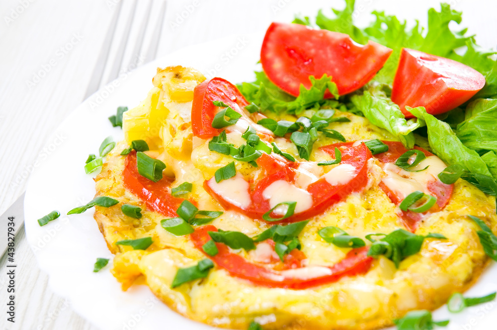 Omelet with tomatoes and green onions