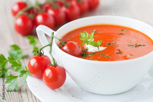 frische tomatensuppe photo