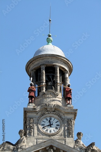 Les géants sonneurs Martin et Martine à Cambrai photo