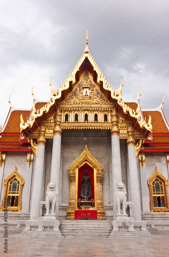 Naklejka premium Marble Buddhist church