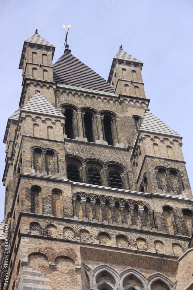 clocher de la cathédrale Saint Sauveur