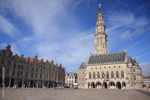 le beffroi et les vieilles maisons