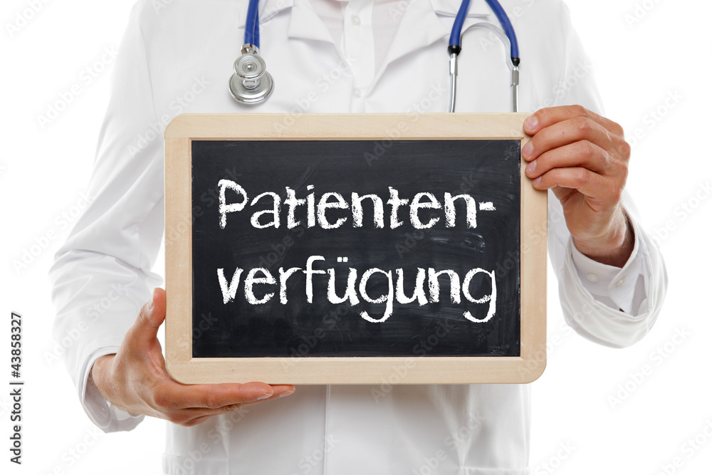 Arzt mit Tafel Patientenverfügung Arzt mit Tafel Patientenverfügung