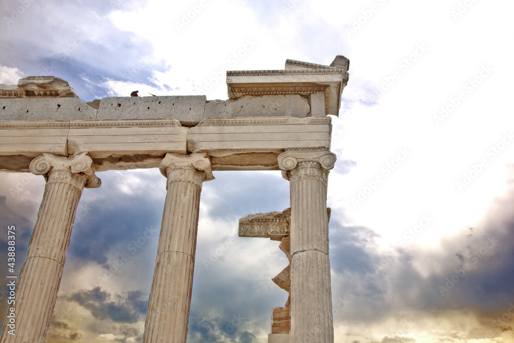 grèce; Athènes : colonnes antiques
