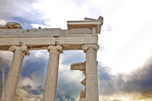 grèce; Athènes : colonnes antiques