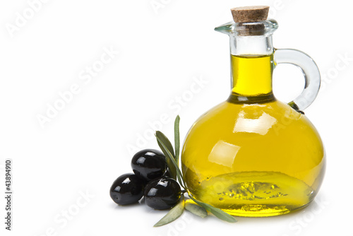 Aceite de oliva virgen extra y olivas de primera calidad