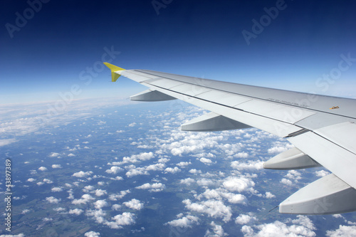 Tragfläche eines Flugzeugs während Flug