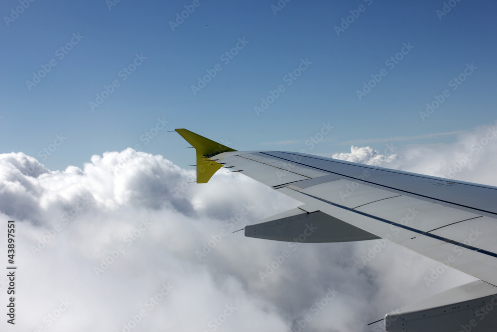 Tragfläche eines Flugzeugs während Flug Tragfläche eines Flugzeugs während Flug