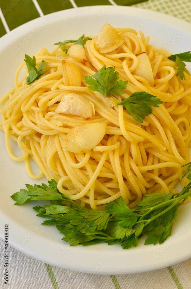 spaghetti aglio e olio spaghetti aglio e olio