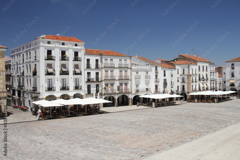 Plaza Mayor con terrazas. Cáceres, Extremadura.